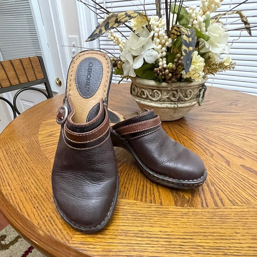 Cherokee clogs